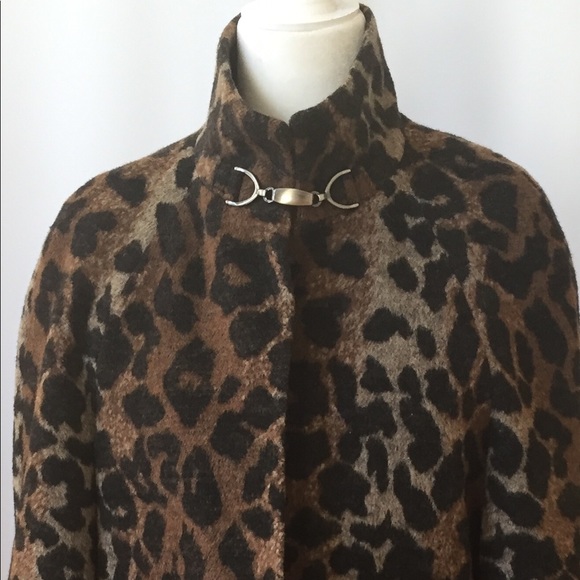 Betsey Johnson Jackets & Blazers - 🤩Betsey Johnson🤩 Leopard Print Wool Capelet Coat